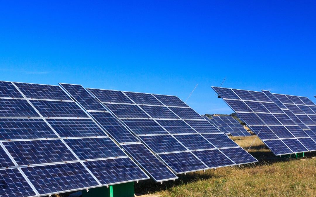 Jakie są korzyści z inwestycji w farmy fotowoltaiczne?